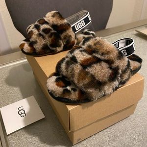 UGG FLUFF YEAH SLIDES WITH LOGO BACKSTRAP TODDLER/LITTLE GIRLS US SZ 11